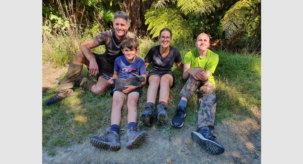 Mangamingi kiwi family photo
